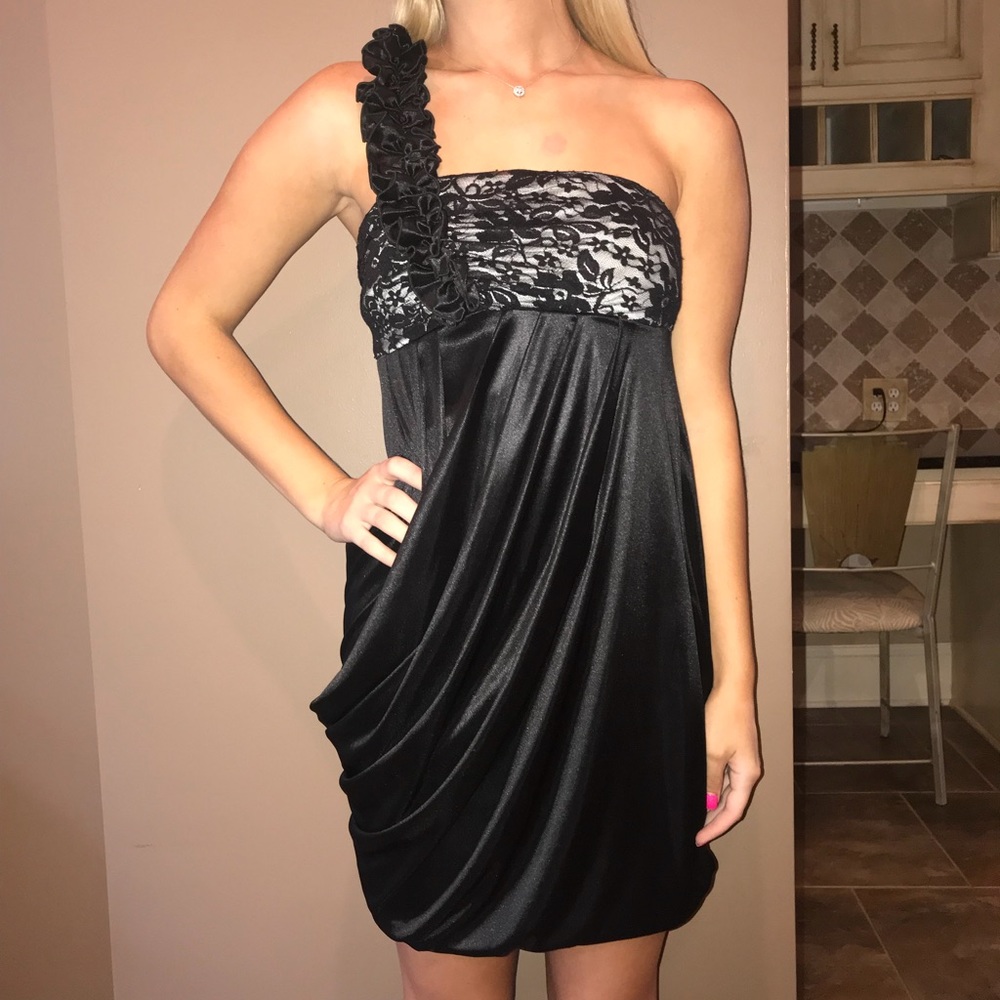Cocktail/homecoming/prom dress